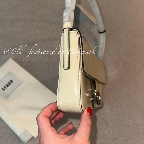 Price Firm - STAUD Harlow Leather Shoulder Bag - Picture 6 of 11